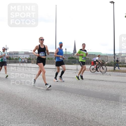 29.06.2025 - hella hamburg halbmarathon Lena Gebhardt http://msf.ph/oto/8441137 29.06.2025 10:29:23 Lombardsbrücke 9714, 3179, 11792, 11803, 1063, 1230, 1661, 1869, 2688, 3179, 3311, 3524, 4161, 4349, 4362, 4373, 4395, 4982, 6285, 6345, 6725, 7169, 7449, 7517, 7832, 8048, 8812, 9714, 10198, 10322, 10641, 10808, 10996, 11249, 11269, 11634, 11792, 11803, 11989, 12086, 12099, 12216, 12404, 12442, 12958, 13090, 13382, 14205, 14644, 15952, 15955, 16306, 16659, 16662, 16673, 16676, 17496, 17945, 18298, 18299, 18414 meine-sportfotos.de