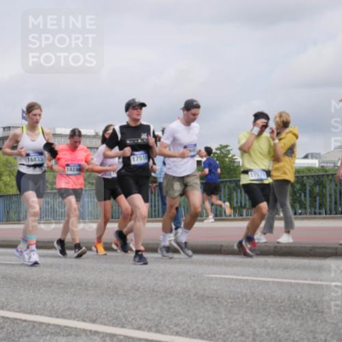 29.06.2025 - hella hamburg halbmarathon Luisa Fischer http://msf.ph/oto/8441145 29.06.2025 10:22:01 Kennedybrücke 16833, 14966, 1824, 1751, 1757, 1349, 2096, 3026, 3321, 3591, 3592, 4718, 4845, 6194, 6477, 6482, 8799, 9549, 9658, 9756, 9757, 9964, 10037, 10172, 10687, 10816 meine-sportfotos.de