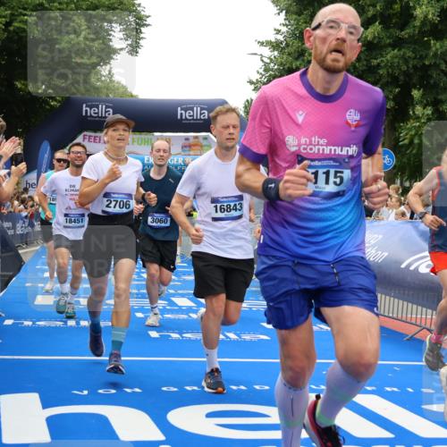 29.06.2025 - hella hamburg halbmarathon Strokosch-Dieckow http://msf.ph/oto/8441157 29.06.2025 10:49:41 Ziel 2504, 2706, 2937, 3060, 3543, 5894, 5978, 6115, 6125, 7332, 9038, 9463, 9551, 9619, 9649, 9723, 9924, 11679, 11975, 11977, 13159, 14794, 15392, 16843, 16877, 17001, 17282, 17753, 18058, 18451, 18926 meine-sportfotos.de