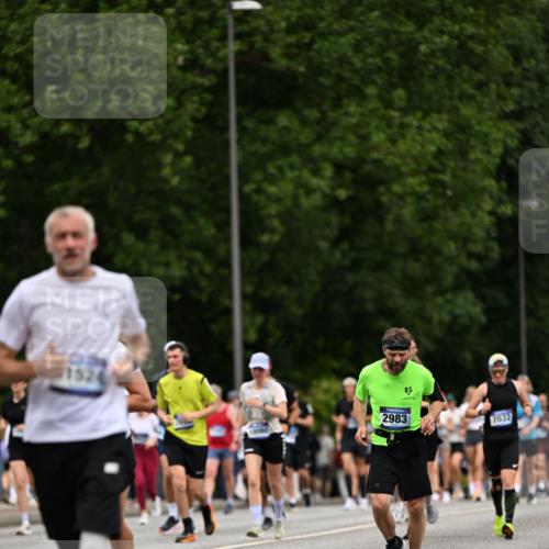 29.06.2025 - hella hamburg halbmarathon Dr. Thomas Lammeyer http://msf.ph/oto/8441158 29.06.2025 10:57:11 Kennedybrücke 2420, 2593, 2983, 2988, 3227, 3787, 6135, 6604, 7032, 7511, 7690, 7735, 7871, 8250, 8251, 9340, 10080, 10417, 10568, 10600, 10693, 10879, 10884 meine-sportfotos.de