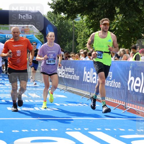 29.06.2025 - hella hamburg halbmarathon Strokosch-Dieckow http://msf.ph/oto/8441165 29.06.2025 10:40:49 Ziel 1631, 1677, 1882, 2750, 4634, 4889, 5014, 5026, 5745, 6429, 7080, 7109, 7378, 8074, 8629, 9547, 9979, 10369, 10900, 10934, 11959, 12088, 12385, 13029, 13158, 14092, 14661, 15351, 15689, 16201, 16249, 16347, 17032, 17486, 17720, 18173 meine-sportfotos.de