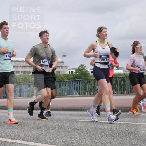 29.06.2025 - hella hamburg halbmarathon Luisa Fischer http://msf.ph/oto/8441169 29.06.2025 10:22:02 Kennedybrücke 964, 17166, 18916, 16833, 130, 17294, 1349, 2096, 3026, 3321, 3592, 4718, 4845, 6194, 6477, 6482, 8799, 9549, 9658, 9756, 9757, 9964, 10037, 10172, 10687, 10816 meine-sportfotos.de