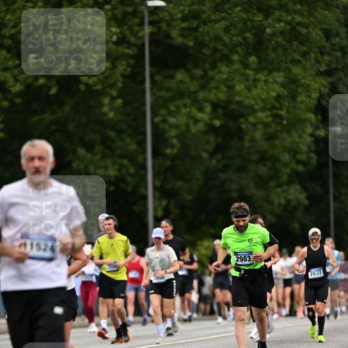 29.06.2025 - hella hamburg halbmarathon Dr. Thomas Lammeyer http://msf.ph/oto/8441173 29.06.2025 10:57:12 Kennedybrücke 2420, 2593, 2983, 2988, 3227, 3787, 6135, 6604, 7032, 7511, 7690, 7735, 7871, 8250, 8251, 9340, 10080, 10417, 10568, 10600, 10693, 10879, 10884 meine-sportfotos.de