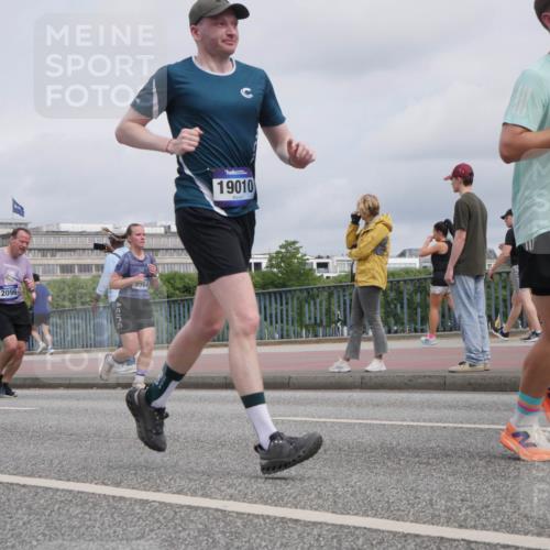 29.06.2025 - hella hamburg halbmarathon Luisa Fischer http://msf.ph/oto/8441180 29.06.2025 10:22:03 Kennedybrücke 4294, 2096, 9964, 19010, 17166, 1349, 2096, 2781, 3026, 4718, 4845, 5323, 6194, 6477, 6482, 8799, 9658, 9756, 9757, 9964, 10037, 10687, 10816 meine-sportfotos.de