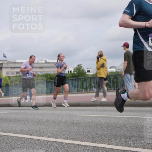 29.06.2025 - hella hamburg halbmarathon Luisa Fischer http://msf.ph/oto/8441187 29.06.2025 10:22:04 Kennedybrücke 2096, 19010, 1349, 2096, 2781, 3026, 4718, 4845, 5323, 6194, 6477, 6482, 7051, 9756, 9757, 9964, 10037, 10687, 10816 meine-sportfotos.de