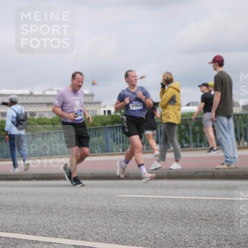 29.06.2025 - hella hamburg halbmarathon Luisa Fischer http://msf.ph/oto/8441196 29.06.2025 10:22:04 Kennedybrücke 1966, 1349, 2096, 2781, 3026, 4718, 4845, 5323, 6194, 6477, 6482, 7051, 9756, 9757, 9964, 10037, 10687, 10816 meine-sportfotos.de