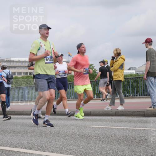 29.06.2025 - hella hamburg halbmarathon Luisa Fischer http://msf.ph/oto/8441211 29.06.2025 10:22:06 Kennedybrücke 17548, 6482, 14294, 4845, 1349, 2096, 2311, 2781, 3026, 4718, 4845, 5323, 6194, 6477, 6482, 7051, 7566, 7844, 9652, 9756, 9757, 9964, 10037, 10816 meine-sportfotos.de