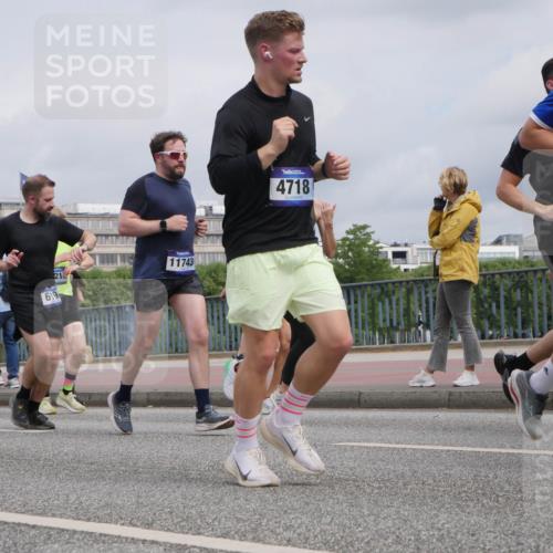 29.06.2025 - hella hamburg halbmarathon Luisa Fischer http://msf.ph/oto/8441232 29.06.2025 10:22:08 Kennedybrücke 757, 619, 21, 11743, 4718, 477, 1349, 2096, 2311, 2781, 3026, 3529, 4718, 4845, 5323, 6194, 6477, 6482, 7051, 7566, 7844, 9652, 9756, 9757, 9964, 10037, 10816 meine-sportfotos.de