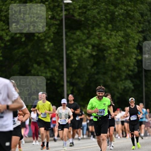 29.06.2025 - hella hamburg halbmarathon Dr. Thomas Lammeyer http://msf.ph/oto/8441234 29.06.2025 10:57:12 Kennedybrücke 2420, 2593, 2983, 2988, 3227, 3787, 6135, 6604, 7032, 7511, 7690, 7735, 7871, 8250, 8251, 9340, 10080, 10417, 10568, 10600, 10693, 10879, 10884 meine-sportfotos.de