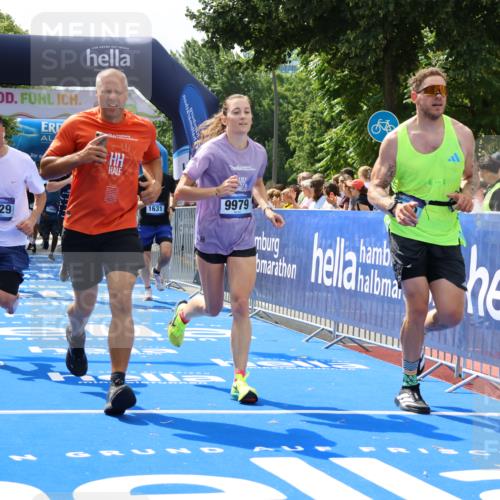 29.06.2025 - hella hamburg halbmarathon Strokosch-Dieckow http://msf.ph/oto/8441243 29.06.2025 10:40:49 Ziel 1631, 1677, 1882, 2750, 4634, 4889, 5014, 5026, 5745, 6429, 7080, 7109, 7378, 8074, 8629, 9547, 9979, 10369, 10900, 10934, 11959, 12088, 12385, 13029, 13158, 14092, 14661, 15351, 15689, 16201, 16249, 16347, 17032, 17486, 17720, 18173 meine-sportfotos.de