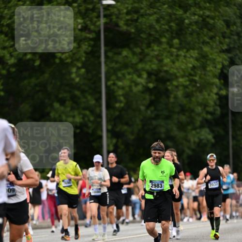 29.06.2025 - hella hamburg halbmarathon Dr. Thomas Lammeyer http://msf.ph/oto/8441252 29.06.2025 10:57:12 Kennedybrücke 2420, 2593, 2983, 2988, 3227, 3787, 6135, 6604, 7032, 7511, 7690, 7735, 7871, 8250, 8251, 9340, 10080, 10417, 10568, 10600, 10693, 10879, 10884 meine-sportfotos.de