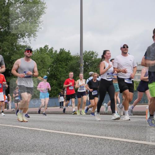 29.06.2025 - hella hamburg halbmarathon Luisa Fischer http://msf.ph/oto/8441254 29.06.2025 10:22:12 Kennedybrücke 8575, 7566, 17736, 75657, 13424, 3529, 9652, 12619, 621, 1349, 1718, 2311, 2781, 3026, 3529, 5034, 5098, 5323, 6194, 7051, 7252, 7566, 7844, 8575, 9652, 9756, 9757, 10037, 10816 meine-sportfotos.de