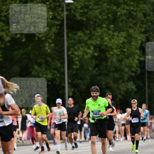29.06.2025 - hella hamburg halbmarathon Dr. Thomas Lammeyer http://msf.ph/oto/8441266 29.06.2025 10:57:12 Kennedybrücke 2420, 2593, 2983, 2988, 3227, 3787, 6135, 6604, 7032, 7511, 7690, 7735, 7871, 8250, 8251, 9340, 10080, 10417, 10568, 10600, 10693, 10879, 10884 meine-sportfotos.de