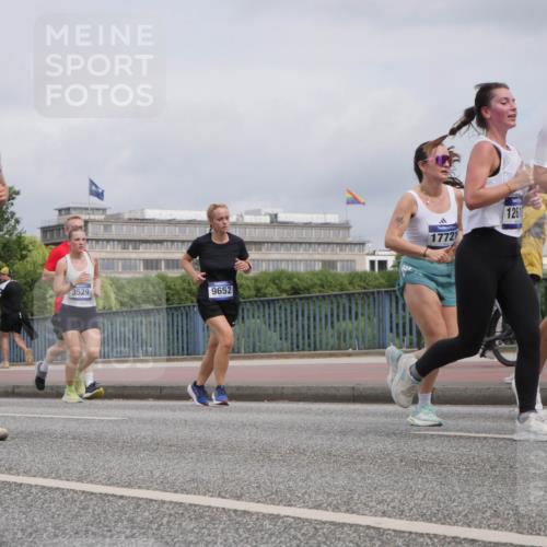 29.06.2025 - hella hamburg halbmarathon Luisa Fischer http://msf.ph/oto/8441272 29.06.2025 10:22:14 Kennedybrücke 84, 3529, 9652, 17721, 1261, 21, 1349, 1718, 2311, 2781, 2895, 3026, 3529, 5034, 5098, 5323, 7051, 7252, 7566, 7844, 8575, 9652 meine-sportfotos.de