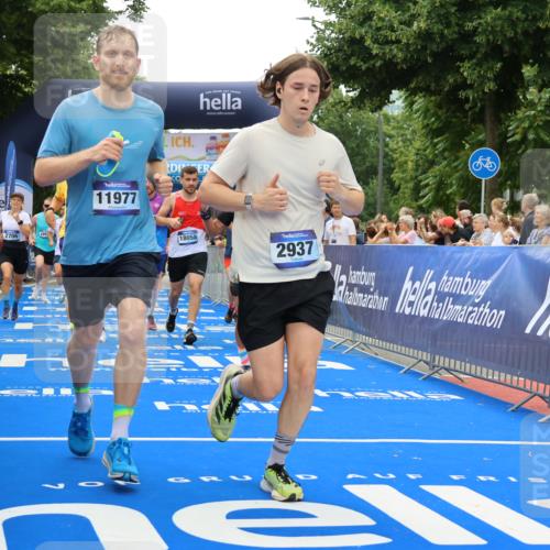 29.06.2025 - hella hamburg halbmarathon Strokosch-Dieckow http://msf.ph/oto/8441282 29.06.2025 10:49:37 Ziel 2504, 2516, 2592, 2596, 2706, 2889, 2937, 3060, 3543, 5705, 5894, 5978, 6115, 7332, 8689, 9038, 9463, 9551, 9619, 9649, 9723, 11340, 11679, 11977, 12094, 13159, 13233, 14562, 14794, 15392, 15857, 16114, 16592, 16738, 16843, 16877, 17001, 17282, 18058, 18451, 18926 meine-sportfotos.de