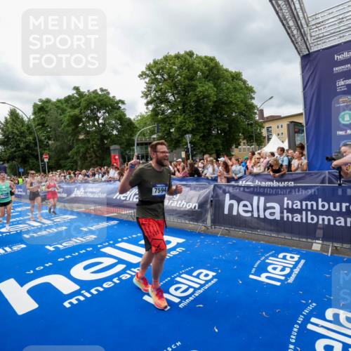 29.06.2025 - hella hamburg halbmarathon Zöllner http://msf.ph/oto/8441283 29.06.2025 10:56:12 Ziel 3058, 4594, 4813, 5492, 5570, 7594, 8330, 8639, 9907, 12545, 14363, 15484, 16113, 16634, 17640, 17642, 18212 meine-sportfotos.de