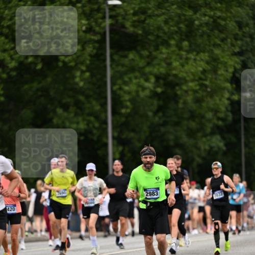 29.06.2025 - hella hamburg halbmarathon Dr. Thomas Lammeyer http://msf.ph/oto/8441299 29.06.2025 10:57:13 Kennedybrücke 2420, 2983, 2988, 3227, 3787, 6135, 6604, 7032, 7511, 7690, 7735, 7871, 8250, 8251, 9340, 10080, 10417, 10568, 10600, 10693, 10879, 10884, 10981 meine-sportfotos.de