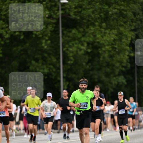 29.06.2025 - hella hamburg halbmarathon Dr. Thomas Lammeyer http://msf.ph/oto/8441316 29.06.2025 10:57:13 Kennedybrücke 2420, 2983, 2988, 3227, 3787, 6135, 6604, 7032, 7511, 7690, 7735, 7871, 8250, 8251, 9340, 10080, 10417, 10568, 10600, 10693, 10879, 10884, 10981 meine-sportfotos.de