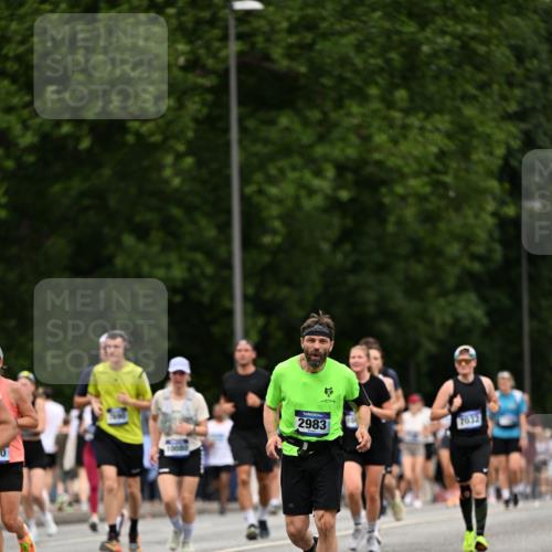 29.06.2025 - hella hamburg halbmarathon Dr. Thomas Lammeyer http://msf.ph/oto/8441319 29.06.2025 10:57:13 Kennedybrücke 2420, 2983, 2988, 3227, 3787, 6135, 6604, 7032, 7511, 7690, 7735, 7871, 8250, 8251, 9340, 10080, 10417, 10568, 10600, 10693, 10879, 10884, 10981 meine-sportfotos.de
