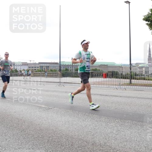 29.06.2025 - hella hamburg halbmarathon Lena Gebhardt http://msf.ph/oto/8441324 29.06.2025 10:29:25 Lombardsbrücke 9714, 1661, 1063, 1230, 1661, 2688, 3179, 3311, 3524, 4161, 4349, 4362, 4373, 4395, 4982, 5350, 6285, 6345, 6725, 7169, 7449, 7517, 7832, 8048, 8812, 9714, 9937, 10198, 10322, 10641, 10808, 10996, 11249, 11269, 11634, 11792, 11803, 11989, 12086, 12099, 12216, 12404, 12442, 12958, 13090, 13382, 14644, 15952, 15955, 16306, 16659, 16662, 16673, 16676, 17496, 17945, 18298, 18299, 18414 meine-sportfotos.de