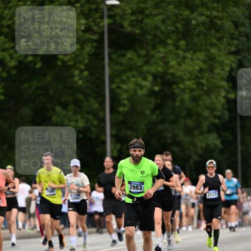 29.06.2025 - hella hamburg halbmarathon Dr. Thomas Lammeyer http://msf.ph/oto/8441329 29.06.2025 10:57:13 Kennedybrücke 2420, 2983, 2988, 3227, 3787, 6135, 6604, 7032, 7511, 7690, 7735, 7871, 8250, 8251, 9340, 10080, 10417, 10568, 10600, 10693, 10879, 10884, 10981 meine-sportfotos.de