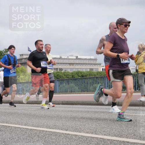 29.06.2025 - hella hamburg halbmarathon Luisa Fischer http://msf.ph/oto/8441340 29.06.2025 10:22:18 Kennedybrücke 3464, 5098, 16925, 8575, 18519, 1718, 2311, 2589, 2895, 3105, 3118, 3529, 5034, 5098, 6270, 7252, 7566, 7844, 8575, 9652 meine-sportfotos.de