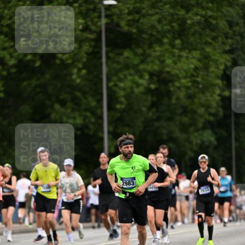 29.06.2025 - hella hamburg halbmarathon Dr. Thomas Lammeyer http://msf.ph/oto/8441342 29.06.2025 10:57:13 Kennedybrücke 2420, 2983, 2988, 3227, 3787, 6135, 6604, 7032, 7511, 7690, 7735, 7871, 8250, 8251, 9340, 10080, 10417, 10568, 10600, 10693, 10879, 10884, 10981 meine-sportfotos.de
