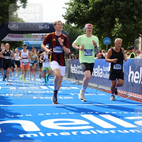 29.06.2025 - hella hamburg halbmarathon Strokosch-Dieckow http://msf.ph/oto/8441346 29.06.2025 10:40:42 Ziel 1631, 1882, 1912, 2324, 2714, 2750, 4634, 4843, 4889, 5014, 5026, 5745, 6429, 7080, 7109, 7622, 8074, 8629, 9294, 9979, 10900, 11959, 12865, 14092, 14272, 14820, 15351, 15493, 15542, 16201, 16249, 16599, 17486, 17724, 18399 meine-sportfotos.de