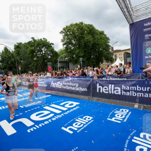 29.06.2025 - hella hamburg halbmarathon Zöllner http://msf.ph/oto/8441347 29.06.2025 10:56:13 Ziel 4594, 4813, 5492, 5570, 7594, 8330, 8639, 9907, 12545, 14363, 15484, 16113, 16634, 17468, 17640, 17642 meine-sportfotos.de
