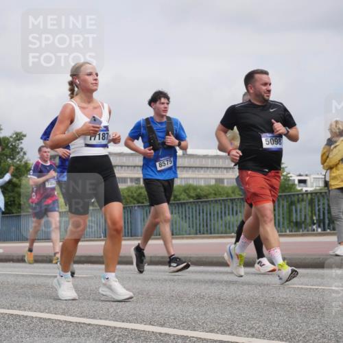 29.06.2025 - hella hamburg halbmarathon Luisa Fischer http://msf.ph/oto/8441359 29.06.2025 10:22:19 Kennedybrücke 1718, 7252, 187, 8575, 5098, 1325, 1718, 1755, 2017, 2589, 2895, 3105, 3118, 3529, 4722, 5034, 5098, 6270, 7252, 7566, 7844, 8575, 9252 meine-sportfotos.de