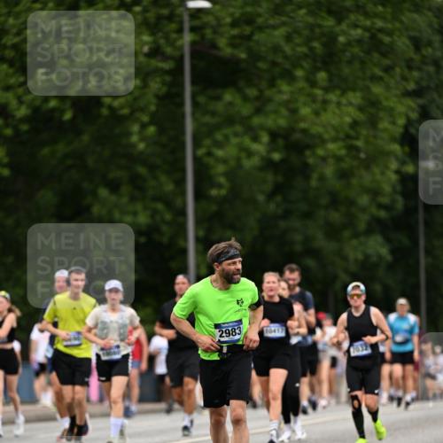 29.06.2025 - hella hamburg halbmarathon Dr. Thomas Lammeyer http://msf.ph/oto/8441360 29.06.2025 10:57:13 Kennedybrücke 2420, 2983, 2988, 3227, 3787, 6135, 6604, 7032, 7511, 7690, 7735, 7871, 8250, 8251, 9340, 10080, 10417, 10568, 10600, 10693, 10879, 10884, 10981 meine-sportfotos.de
