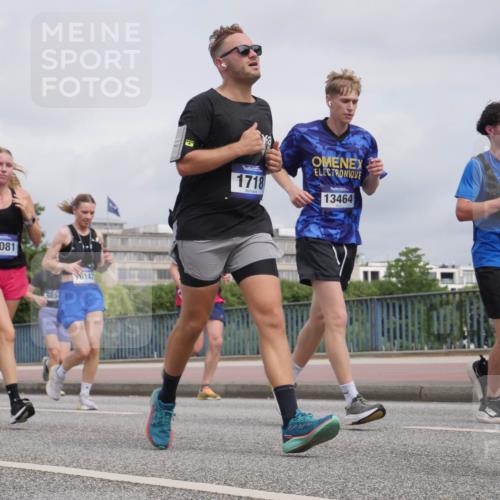 29.06.2025 - hella hamburg halbmarathon Luisa Fischer http://msf.ph/oto/8441369 29.06.2025 10:22:20 Kennedybrücke 11081, 17238, 503, 6142, 1718, 13464, 8575, 1325, 1718, 1755, 2017, 2589, 2895, 3105, 3118, 3529, 4722, 5034, 5098, 6270, 6736, 7252, 8575, 8761, 9252 meine-sportfotos.de