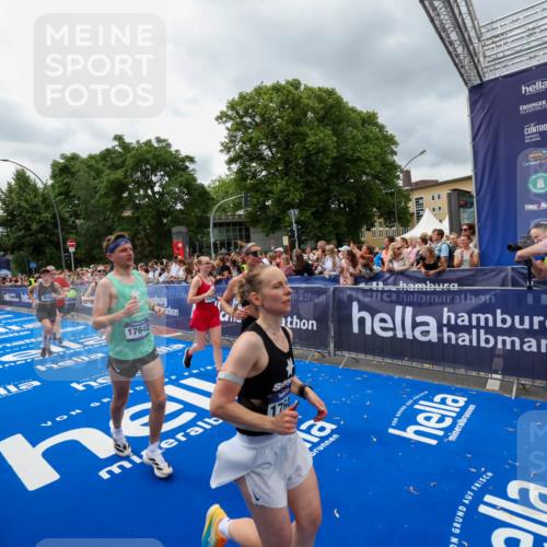29.06.2025 - hella hamburg halbmarathon Zöllner http://msf.ph/oto/8441370 29.06.2025 10:56:14 Ziel 1193, 4594, 4813, 5465, 5492, 5570, 8330, 8639, 9907, 10789, 12545, 14363, 15484, 16113, 16634, 17468, 17640, 17642 meine-sportfotos.de