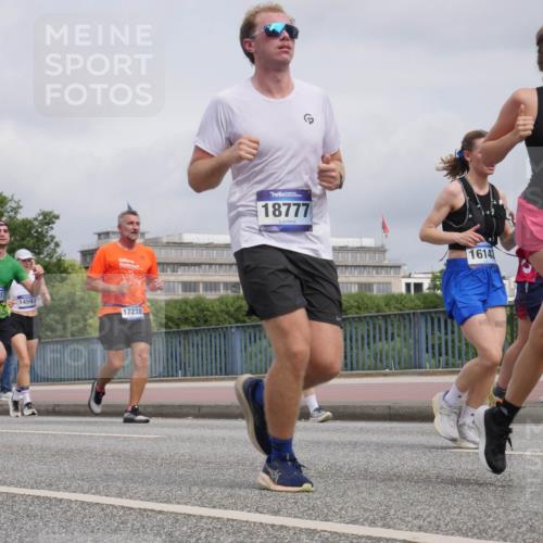 29.06.2025 - hella hamburg halbmarathon Luisa Fischer http://msf.ph/oto/8441394 29.06.2025 10:22:21 Kennedybrücke 15780, 15817, 14593, 17238, 18777, 16142, 11081, 1325, 1332, 1718, 1755, 2017, 2589, 2895, 3105, 3118, 4722, 5034, 5080, 5098, 6270, 6736, 7252, 8575, 8761, 9252, 10129 meine-sportfotos.de