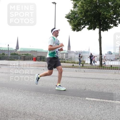 29.06.2025 - hella hamburg halbmarathon Lena Gebhardt http://msf.ph/oto/8441402 29.06.2025 10:29:26 Lombardsbrücke 1063, 1230, 1661, 2688, 3179, 3311, 3524, 4161, 4349, 4362, 4373, 4395, 4982, 5350, 6285, 6345, 6725, 7169, 7449, 7517, 7832, 8048, 8812, 9714, 9937, 10198, 10322, 10641, 10808, 10996, 11249, 11269, 11444, 11634, 11792, 11803, 11989, 12086, 12099, 12216, 12227, 12404, 12442, 12958, 13090, 13382, 14644, 15952, 15955, 16306, 16659, 16662, 16673, 16676, 17496, 17945, 18298, 18299, 18414 meine-sportfotos.de
