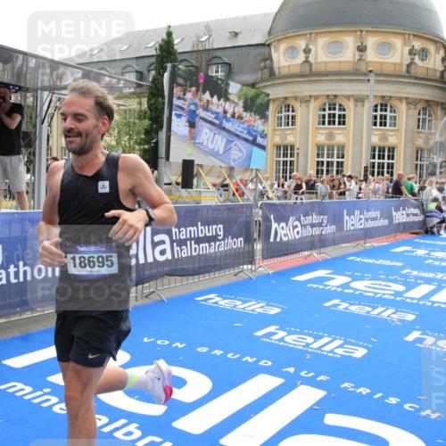 29.06.2025 - hella hamburg halbmarathon Michael Strokosch http://msf.ph/oto/8441409 29.06.2025 10:24:26 Ziel 18695 meine-sportfotos.de