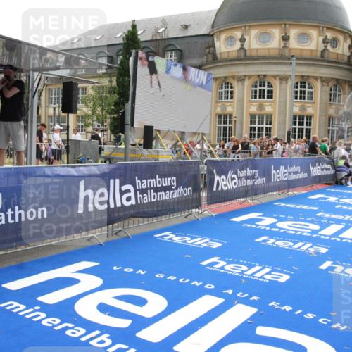 29.06.2025 - hella hamburg halbmarathon Michael Strokosch http://msf.ph/oto/8441444 29.06.2025 10:24:27 Ziel 18695 meine-sportfotos.de