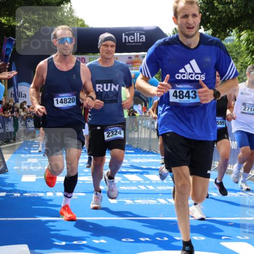 29.06.2025 - hella hamburg halbmarathon Strokosch-Dieckow http://msf.ph/oto/8441447 29.06.2025 10:40:40 Ziel 1882, 1912, 2324, 2714, 2750, 4634, 4843, 4889, 5014, 5026, 5745, 7080, 7622, 8074, 8629, 9294, 10900, 11959, 12865, 14092, 14272, 14820, 15015, 15351, 15493, 15542, 16201, 16249, 16599, 17486, 17724, 18399 meine-sportfotos.de