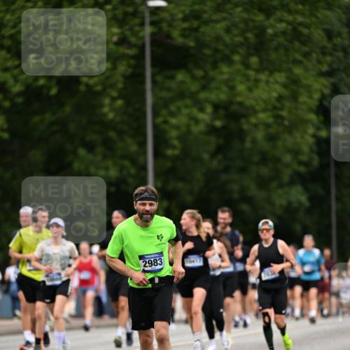 29.06.2025 - hella hamburg halbmarathon Dr. Thomas Lammeyer http://msf.ph/oto/8441454 29.06.2025 10:57:14 Kennedybrücke 2420, 2983, 2988, 3227, 3787, 4595, 6135, 6604, 7032, 7511, 7690, 7735, 7871, 9340, 10080, 10417, 10568, 10600, 10693, 10879, 10884, 10981 meine-sportfotos.de
