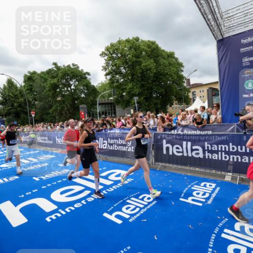 29.06.2025 - hella hamburg halbmarathon Zöllner http://msf.ph/oto/8441465 29.06.2025 10:56:15 Ziel 1193, 4594, 4813, 5465, 5492, 5570, 8330, 8639, 9903, 9907, 10789, 12348, 12545, 14363, 15484, 16113, 16634, 17468, 17642, 19152 meine-sportfotos.de