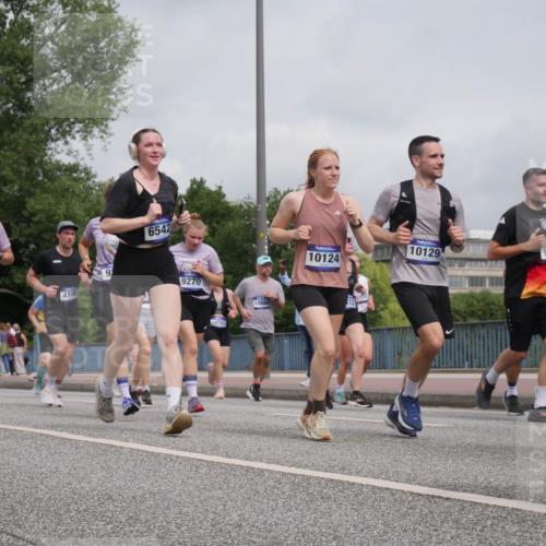 29.06.2025 - hella hamburg halbmarathon Luisa Fischer http://msf.ph/oto/8441471 29.06.2025 10:22:30 Kennedybrücke 7143, 5449, 4108, 91, 6542, 9270, 12741, 18686, 10124, 9856, 10129, 1159, 1160, 1325, 1332, 1708, 1755, 2017, 2703, 2812, 4108, 4110, 4722, 5080, 5449, 6249, 6542, 6736, 7143, 8761, 9252, 9270, 9272, 9856, 10124, 10129 meine-sportfotos.de