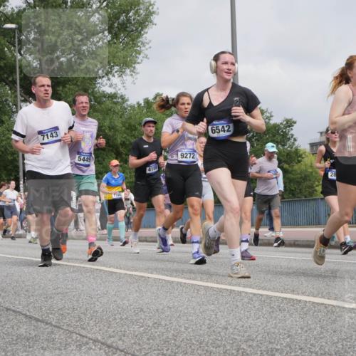 29.06.2025 - hella hamburg halbmarathon Luisa Fischer http://msf.ph/oto/8441480 29.06.2025 10:22:31 Kennedybrücke 1840, 13544, 905, 7143, 5449, 4108, 9272, 6542, 58, 28, 1012, 1159, 1160, 1325, 1332, 1708, 1755, 2017, 2703, 2812, 4108, 4110, 4722, 5080, 5449, 6249, 6542, 6736, 7143, 8761, 9252, 9270, 9272, 9856, 10124, 10129, 10540 meine-sportfotos.de