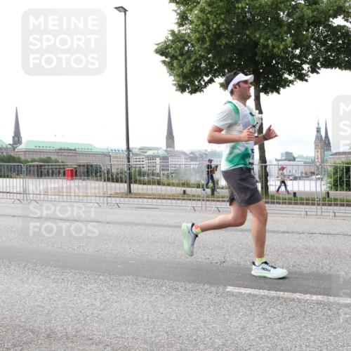 29.06.2025 - hella hamburg halbmarathon Lena Gebhardt http://msf.ph/oto/8441485 29.06.2025 10:29:26 Lombardsbrücke 1063, 1230, 1661, 2688, 3179, 3311, 3524, 4161, 4349, 4362, 4373, 4395, 4982, 5350, 6285, 6345, 6725, 7169, 7449, 7517, 7832, 8048, 8812, 9714, 9937, 10198, 10322, 10641, 10808, 10996, 11249, 11269, 11444, 11634, 11792, 11803, 11989, 12086, 12099, 12216, 12227, 12404, 12442, 12958, 13090, 13382, 14644, 15952, 15955, 16306, 16659, 16662, 16673, 16676, 17496, 17945, 18298, 18299, 18414 meine-sportfotos.de
