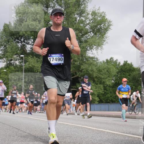 29.06.2025 - hella hamburg halbmarathon Luisa Fischer http://msf.ph/oto/8441508 29.06.2025 10:22:33 Kennedybrücke 17490, 116, 7143, 1159, 1160, 1332, 1708, 2703, 2812, 4108, 4110, 5080, 5449, 6249, 6542, 6736, 7143, 8761, 9270, 9272, 9856, 10124, 10129, 10540 meine-sportfotos.de