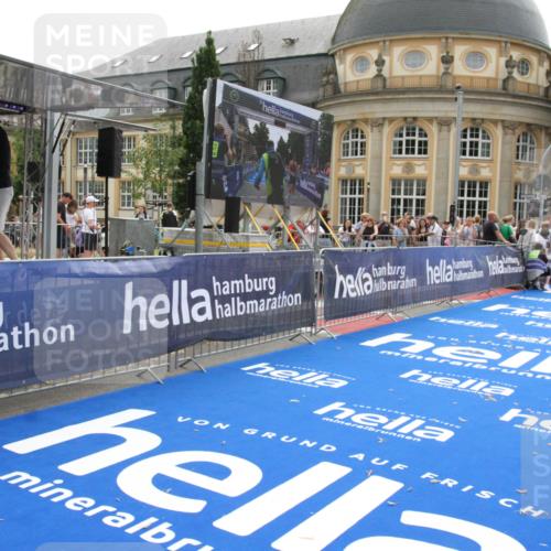 29.06.2025 - hella hamburg halbmarathon Michael Strokosch http://msf.ph/oto/8441515 29.06.2025 10:24:27 Ziel 18695 meine-sportfotos.de