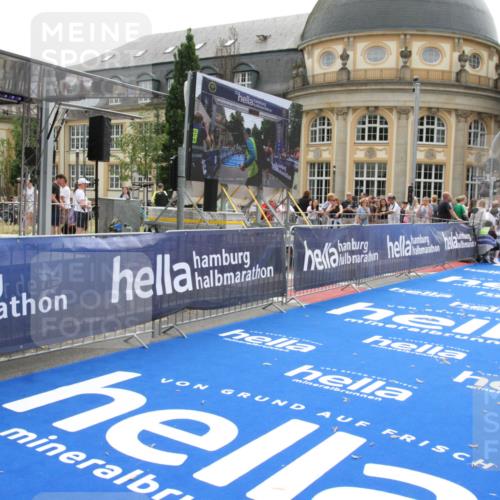 29.06.2025 - hella hamburg halbmarathon Michael Strokosch http://msf.ph/oto/8441531 29.06.2025 10:24:28 Ziel 18695 meine-sportfotos.de