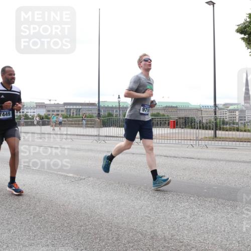 29.06.2025 - hella hamburg halbmarathon Lena Gebhardt http://msf.ph/oto/8441533 29.06.2025 10:29:27 Lombardsbrücke 7449, 9714, 17499, 1063, 1230, 1661, 2688, 3179, 3311, 3524, 4161, 4349, 4373, 4395, 4982, 5350, 6285, 6345, 6725, 7169, 7449, 7517, 7832, 8048, 8812, 9714, 9937, 10198, 10322, 10641, 10808, 10996, 11249, 11269, 11444, 11634, 11792, 11803, 11989, 12086, 12099, 12216, 12227, 12404, 12442, 12958, 13090, 13382, 14644, 15952, 15955, 16306, 16659, 16662, 16673, 16676, 17496, 17945, 18298, 18299, 18414 meine-sportfotos.de