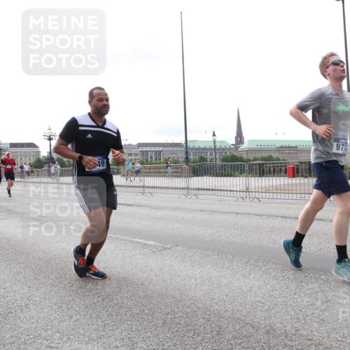 29.06.2025 - hella hamburg halbmarathon Lena Gebhardt http://msf.ph/oto/8441554 29.06.2025 10:29:27 Lombardsbrücke 8048, 14644, 49, 971, 1063, 1230, 1661, 2688, 3179, 3311, 3524, 4161, 4349, 4373, 4395, 4982, 5350, 6285, 6345, 6725, 7169, 7449, 7517, 7832, 8048, 8812, 9714, 9937, 10198, 10322, 10641, 10808, 10996, 11249, 11269, 11444, 11634, 11792, 11803, 11989, 12086, 12099, 12216, 12227, 12404, 12442, 12958, 13090, 13382, 14644, 15952, 15955, 16306, 16659, 16662, 16673, 16676, 17496, 17945, 18298, 18299, 18414 meine-sportfotos.de
