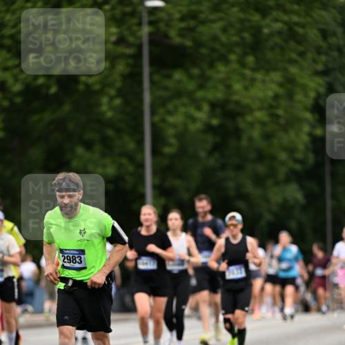 29.06.2025 - hella hamburg halbmarathon Dr. Thomas Lammeyer http://msf.ph/oto/8441581 29.06.2025 10:57:15 Kennedybrücke 2420, 2983, 2988, 3227, 3787, 4595, 6135, 6604, 7032, 7511, 7690, 7735, 7871, 9340, 10080, 10417, 10568, 10600, 10879, 10884, 10981 meine-sportfotos.de