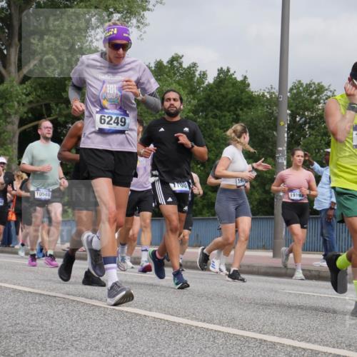 29.06.2025 - hella hamburg halbmarathon Luisa Fischer http://msf.ph/oto/8441589 29.06.2025 10:22:37 Kennedybrücke 6249, 190, 1708, 10540, 19193, 000, 18405, 1159, 1160, 1708, 2703, 2812, 4170, 5178, 6249, 8778, 10540 meine-sportfotos.de